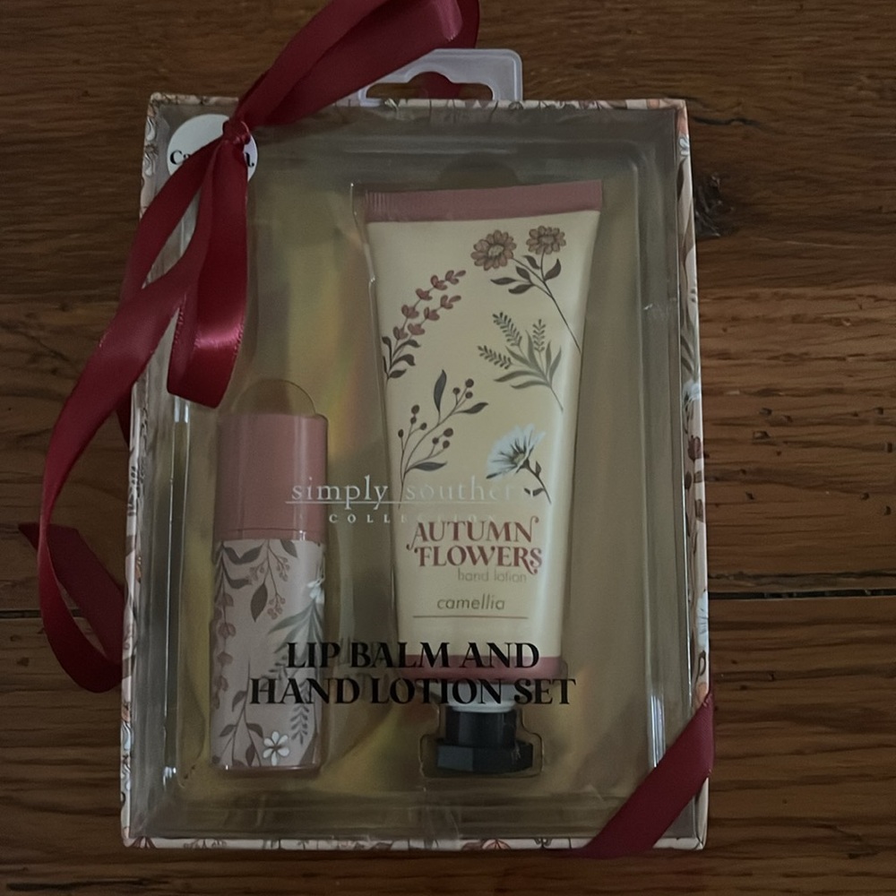 Simply Southern Autumn Flowers Lip Balm and Lotion Set - Picture 6 of 6